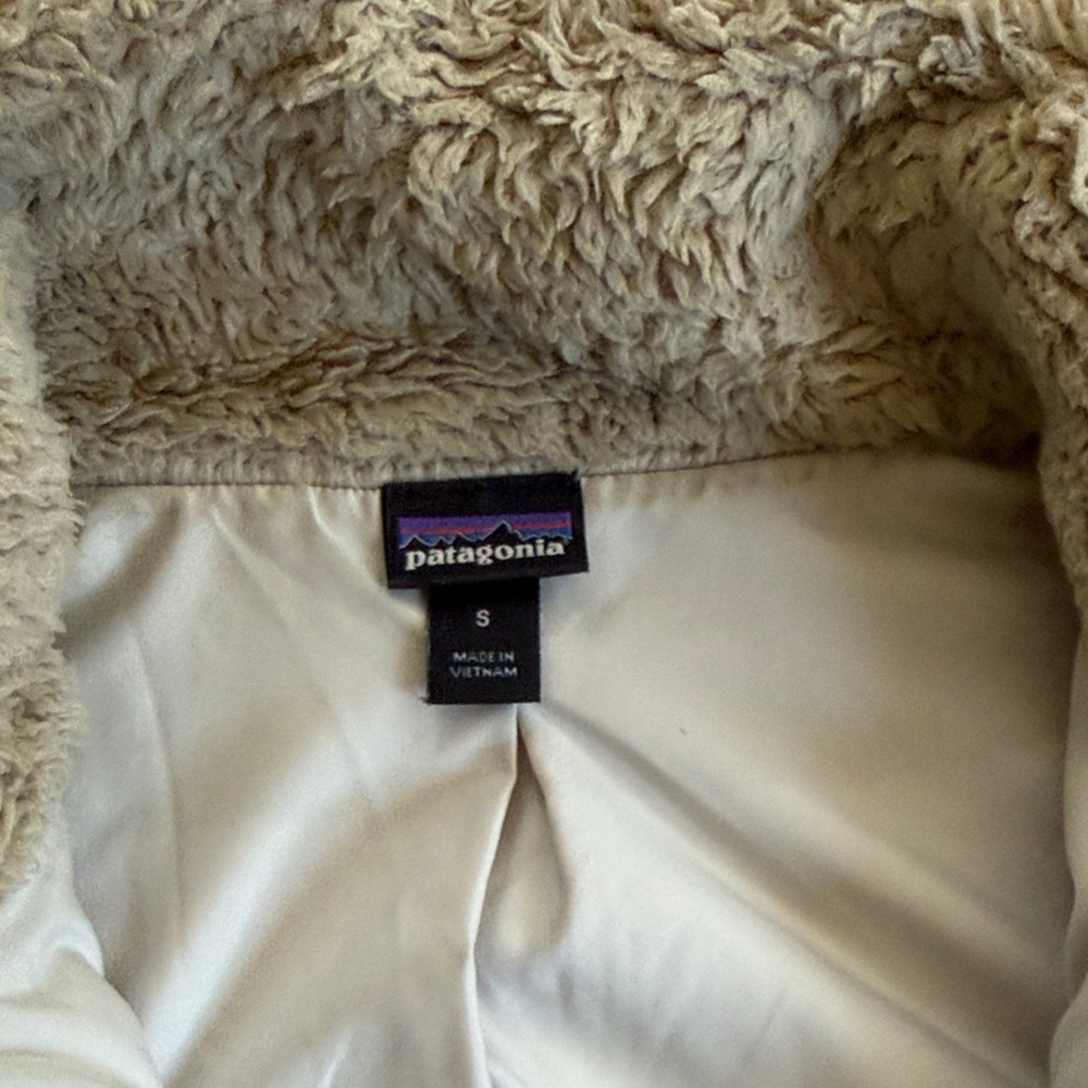 Patagonia Fleece Vest in tan - Picture 8 of 10